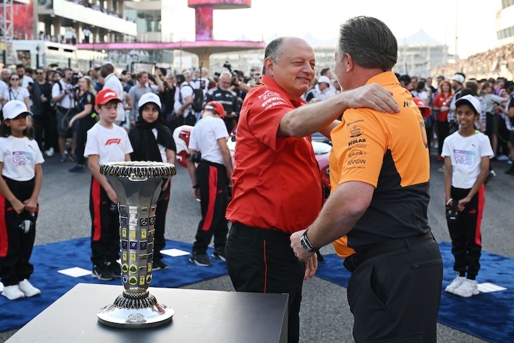 Fred Vasseur und Zak Brown vor dem WM-Finale von Abu Dhabi