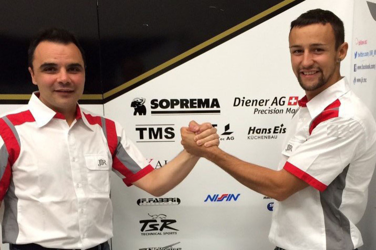 2015: Randy Krummenacher im Moto2-Team von Luca Montiron (links)