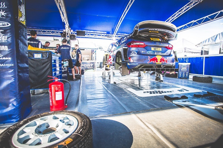 Service von M-Sport bei der Rallye Spanien