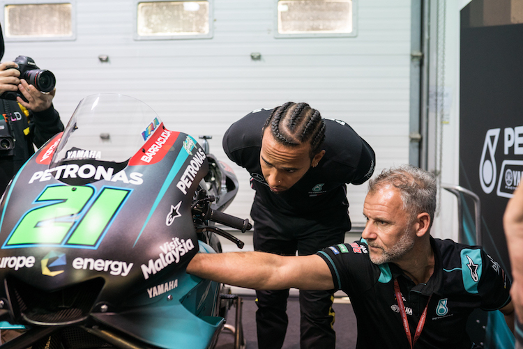 Hamilton zeigte grosses Interesse an den MotoGP-Bikes