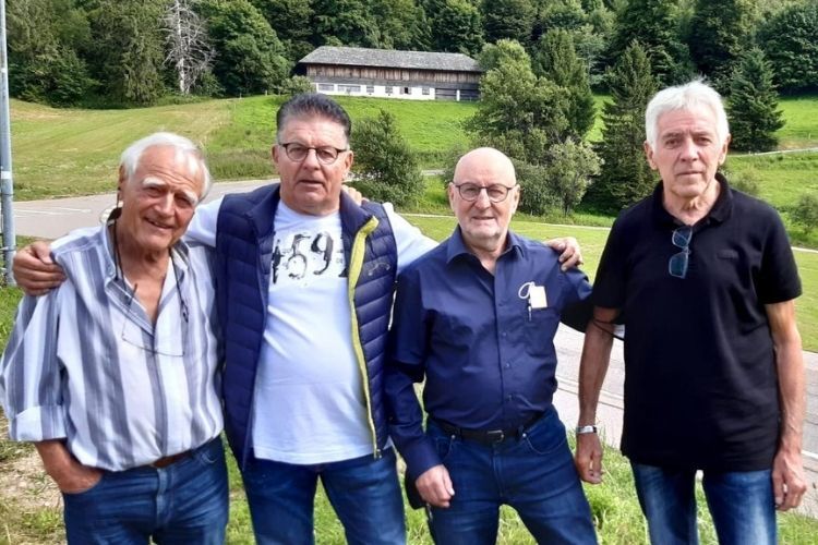 Vier Schauinsland-Haudegen: (von links) F3-Legende Manfred Mohr, der ewige Rekordhalter Mario Ketterer, Dreifachsieger Markus Hotz sowie der Schweizer Bergkönig Fredy Amweg