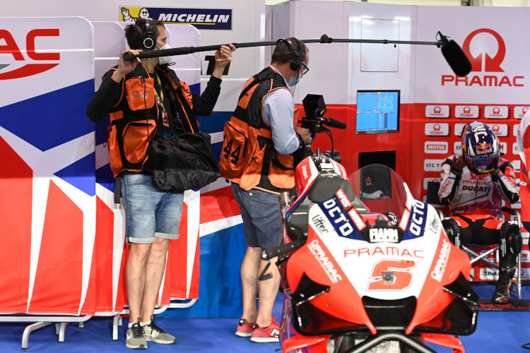 Blick in die Pramac-Box: MotoGP-WM-Leader Johann Zarco unter Beobachtung