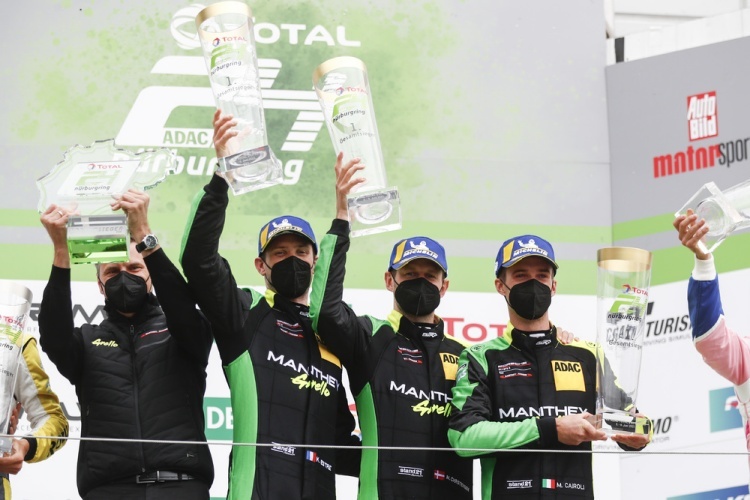 Die Sieger von Manthey-Racing: (v.li.) Geschäftsführer Martin Raeder, Kévin Estre, Michael Christensen und Matteo Cairoli