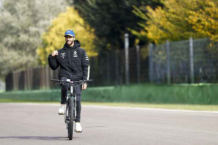 Daniel Ricciardo inspizierte den Imola-Rundkurs auf dem Rad