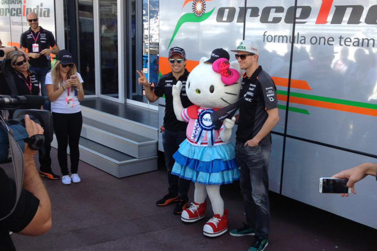Hello Kitty winkte mit den Force India-Piloten Sergio Pérez und Nico Hülkenberg um die Wette