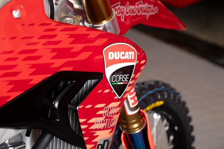 Mit der Desmo250 MX legt Ducati Corse im Offroad-Bereich nach