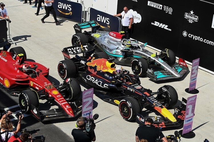 Die Seitenkasten-Konzepte am Ferrari, am Auto von Red Bull Racing und am Mercedes