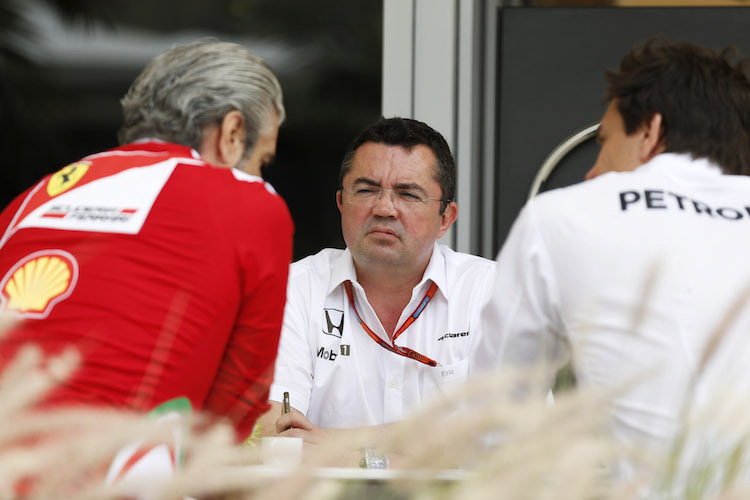 Maurizio Arrivabene (Ferrari), Eric Boullier (McLaren) und Toto Wolff (Mercedes) in Bahrain
