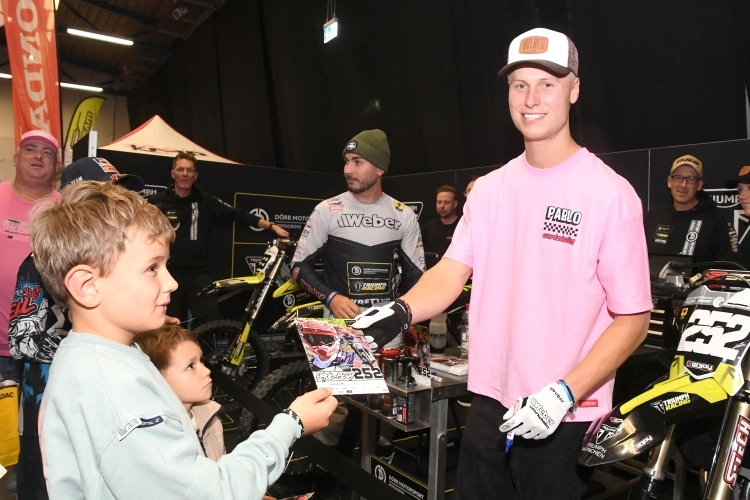 Paul-Bloy-In-Stuttgart-unter-der-Lupe-eines-US-Teams