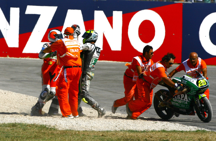 Misano 2009: Iannone schoss Pol Espargaró ab und verpasste ihm einen Kopfstoß