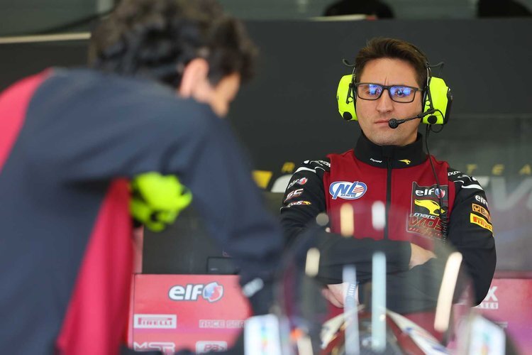 Gorka Segura schaute sich bei Marc VDS Ducati alles ganz genau an