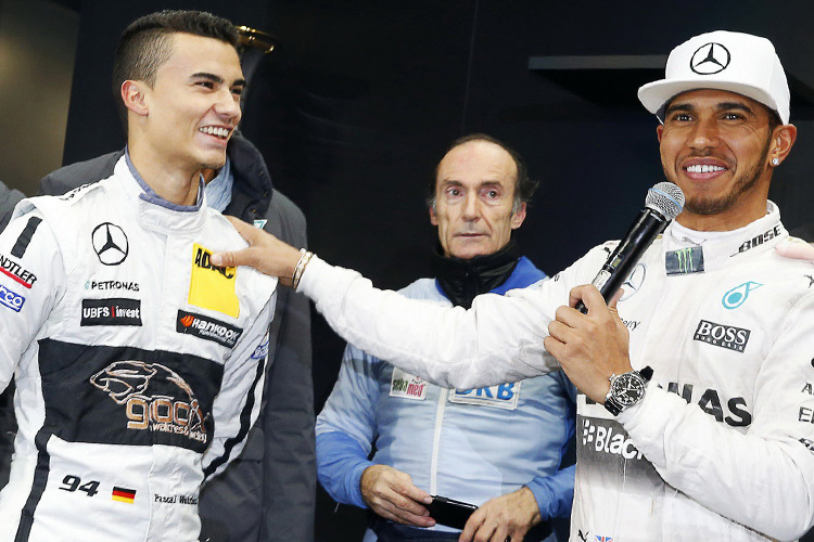 Pascal Wehrlein mit Lewis Hamilton bei Stars & Cars in Stuttgart im vergangenen Dezember