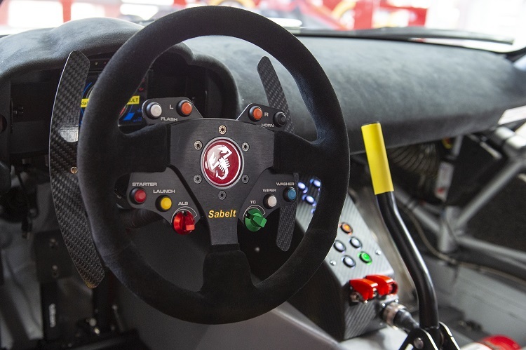 Das Cockpit des Abarth 124 Rally