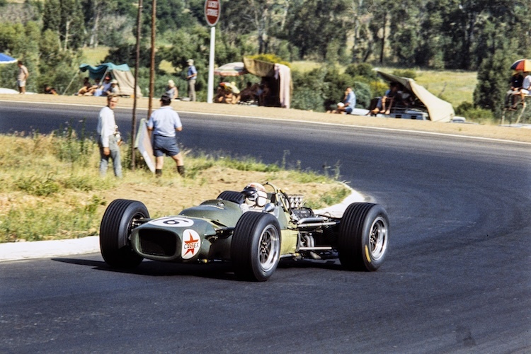 Der Schotte Jackie Stewart mit seinem Matra MS9 beim Grossen Preis von Südafrika in Kyalami 1968