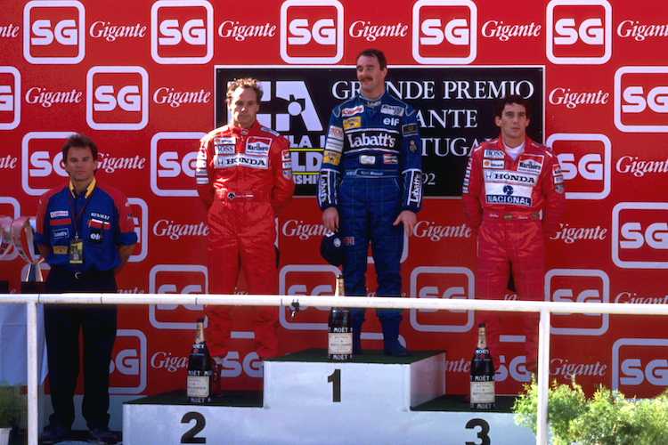 Estoril 1992: Trotz des spektakulären Auffahrunfalls von Riccardo Patrese schaffte es Gerhard Berger als Zweiter hinter Sieger Nigel Mansell und vor Ayrton Senna als Zweiter ins Ziel