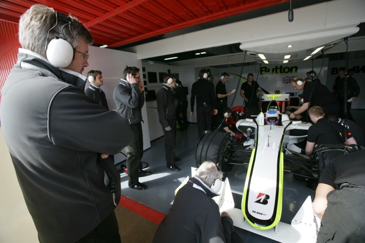 Ross Brawn bei den Testfahrten in Barcelona.
