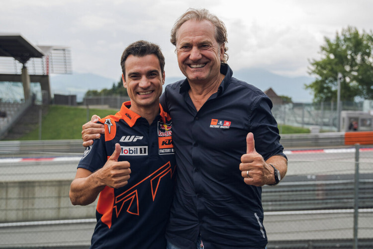 Dani Pedrosa mit KTM-Vorstand Hubert Trunkenpolz in Spielberg