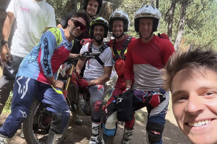 Auch Fabio Quartararo ließ sich die Tour mit dem Trial-Bike nicht entgehen