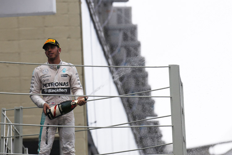 Lewis Hamilton: «Im Gegensatz zur Aussage von Nico hatte ich ein gutes Tempo, ich klebte Nico am Heck, kam aber nicht vorbei»