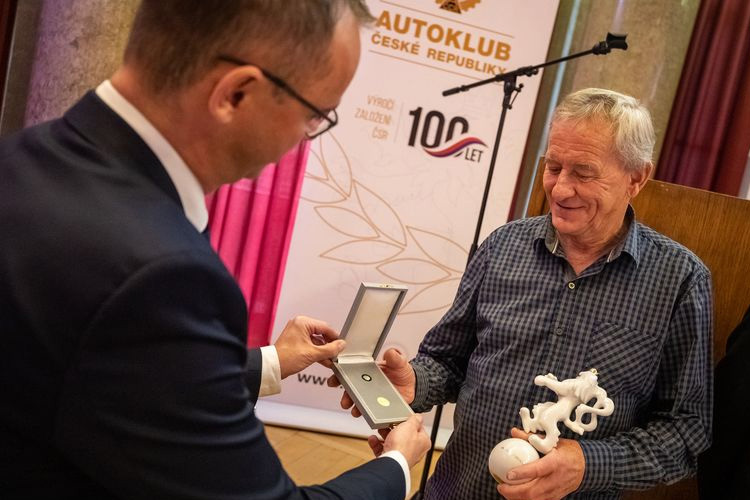 Jaroslav Falta erhielt die höchste Auszeichnung des tschechischen Automobilclubs