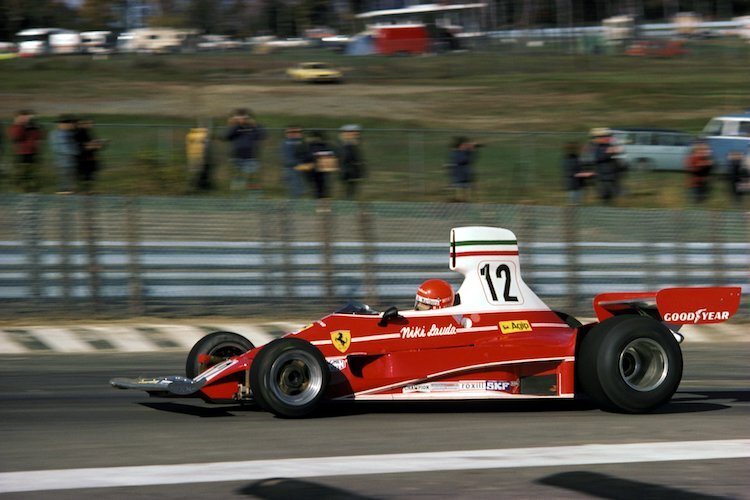 So sieht der richtige Wagen aus – Niki Lauda in den USA 1975