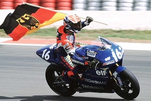 500er-Pilot Jürgen Fuchs beim Deutschland-GP 1997)