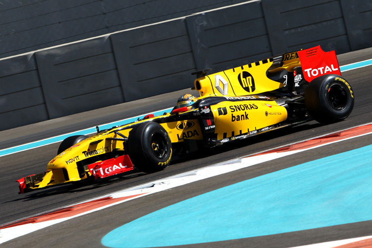 Renault R30: Bald in Schwarz für Pirelli unterwegs