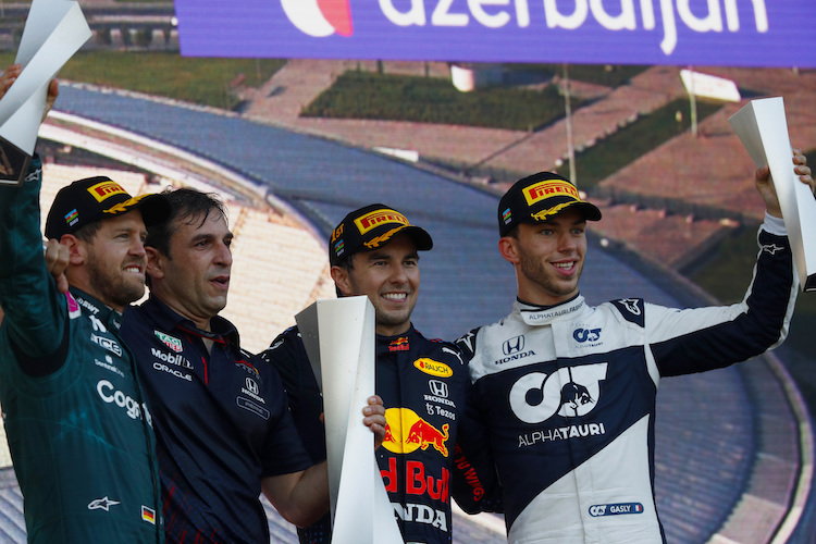 Baku-GP 2021: Sebastian Vettel, Pierre Waché von Red Bull Racing, Sergio Pérez und Pierre Gasly