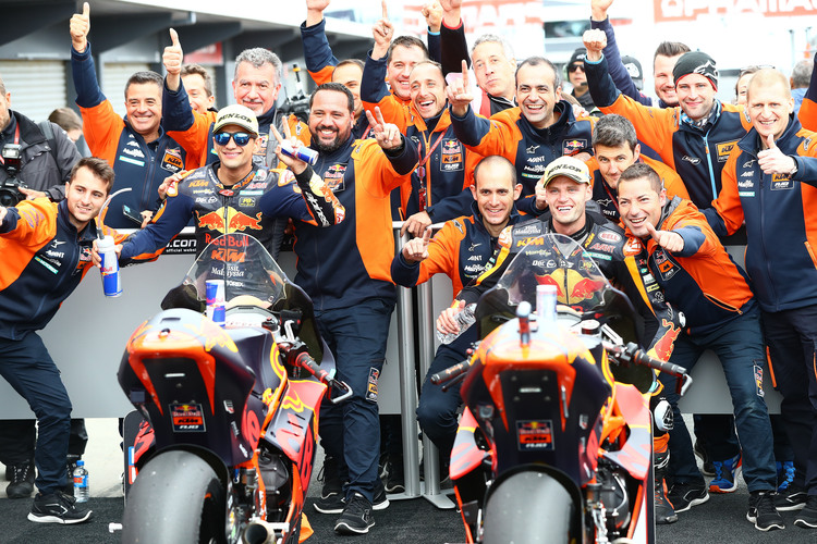 Das Red Bull-KTM-Ajo-Team jubelt: Links Martin, rechts Binder