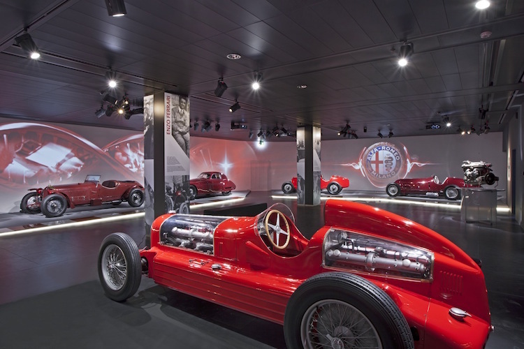 Im grandiosen Museum von Alfa Romeo