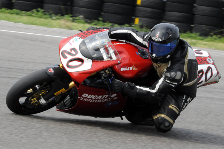 Harry Fath war auf der Ducati 996 schon zu Pro Superbike-Zeiten in den 1990er-Jahren unterwegs