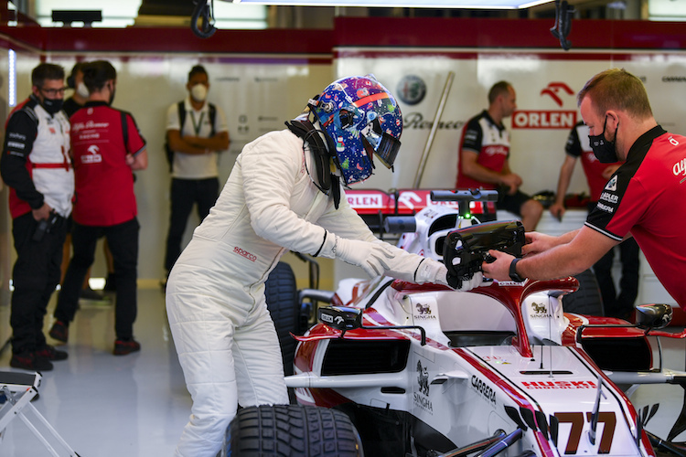 Valtteri Bottas gab bereits beim Reifentest nach dem Saisonende in Abu Dhabi für Alfa Romeo Gas
