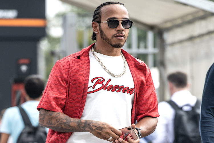Lewis Hamilton in Monza: Die Kleidung ist schon mal rot