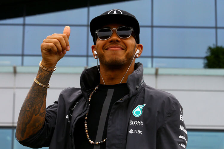 Daumen hoch von Lewis Hamilton für das neue Startprozedere
