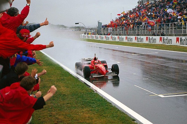 Regenkönig Michael Schumacher 1996 mit seinem Ferrari