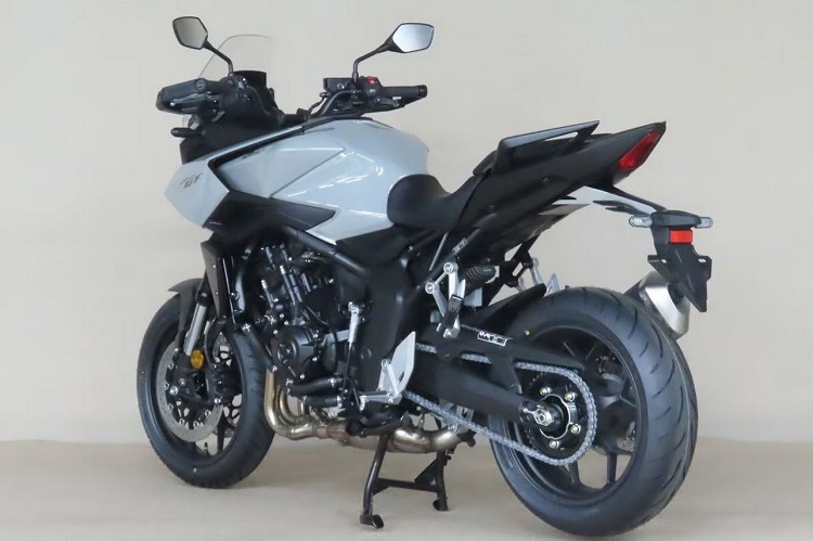 Die technische Basis der Honda CB1000GT entstammt unverkennbar der CB1000 Hornet