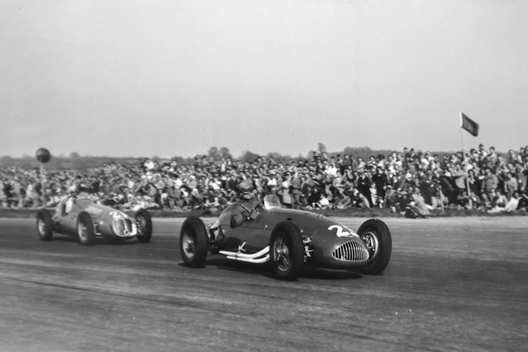 Joe Kelly in Silverstone 1950 mit seinem Alra-Rennwagen