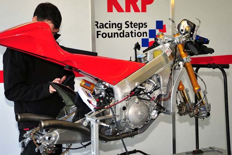 Ein Novum: Erstmals steckt ein KTM-Motor in einem FTR-Chassis