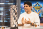 Jorge Martin mit dem MotoGP-Pokal in der spanischen TV-Sendung El Hormiguero
