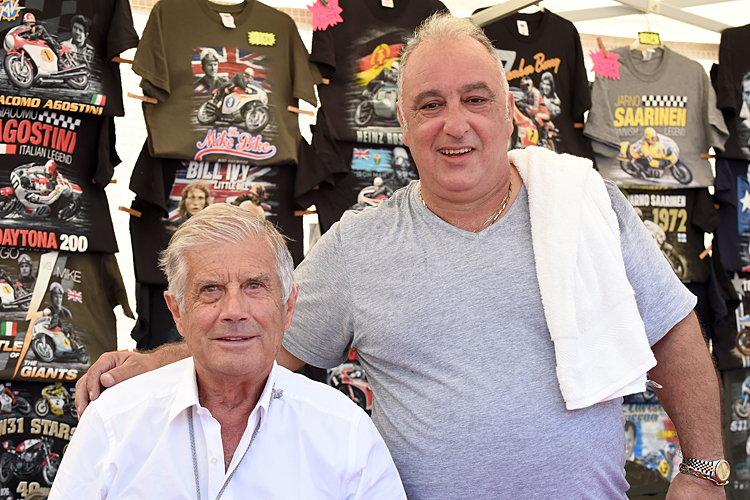 Autor Arnaldo Wittemberg (re.) mit Motorradlegende Giacomo Agostini