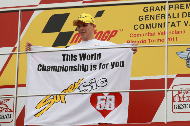 Stefan Bradl widmete den Moto2-Titel 2011 dem verstorbenen Marco Simoncelli