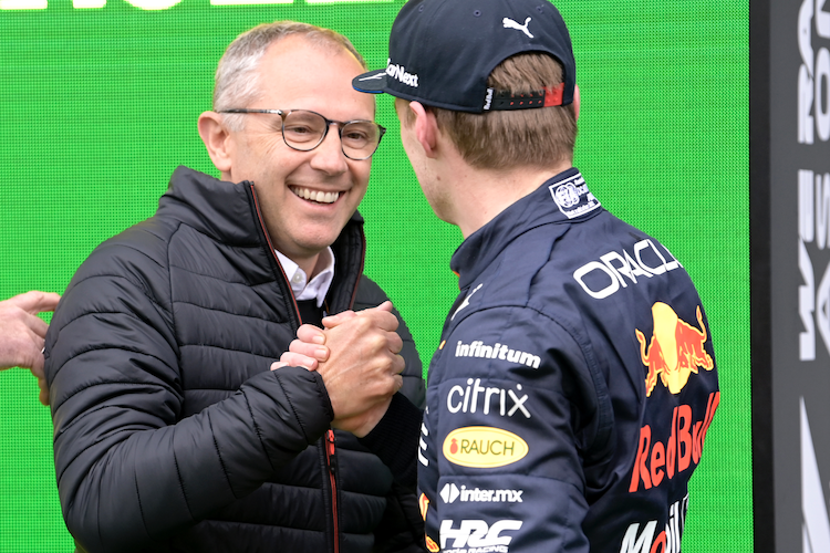 Formel-1-CEO Stefano Domenicali und Max Verstappen