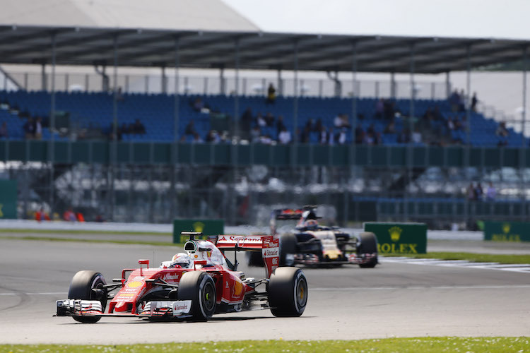 Sebastian Vettel und Ferrari werden hart kritisiert