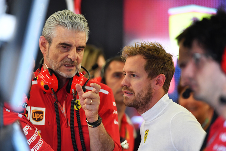 Sebastian Vettel und Maurizio Arrivabene