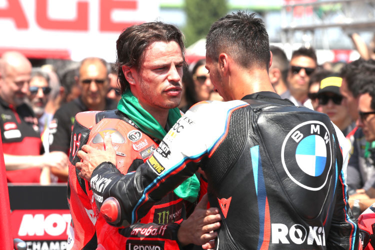 Dominatoren der Superbike-WM: Nicolo Bulega (li.) und Toprak Razgatlioglu