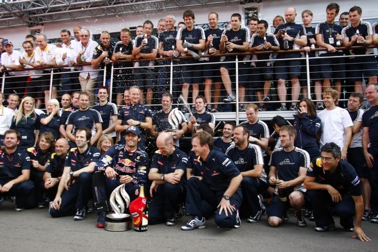 Team Red Bull feiert Mark Webber