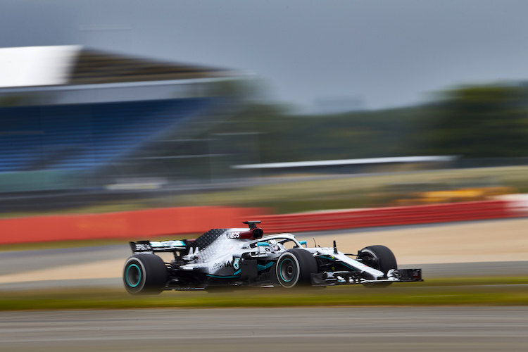 Lewis Hamilton beim Test in Silverstone