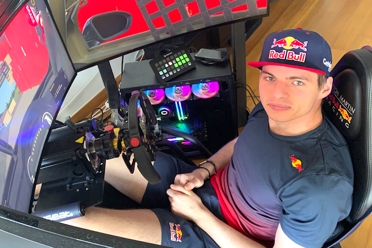 Max Verstappen in seinem Simulator