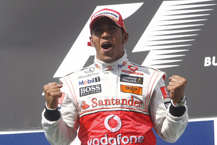 Erster Sieg 2009 für Lewis Hamilton