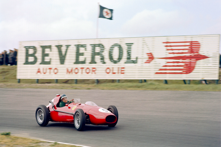 Mike Hawthorn 1958 im Ferrari